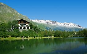 Chalet Sul Lago Hotel In Montagna